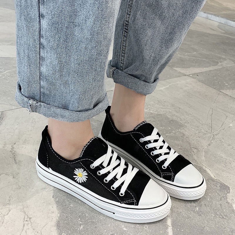 Sepatu Sneakers Wanita Canvas Basic Simpel Korean Style Sepatu Kanvas Ber tali Import / Spatu Sekola