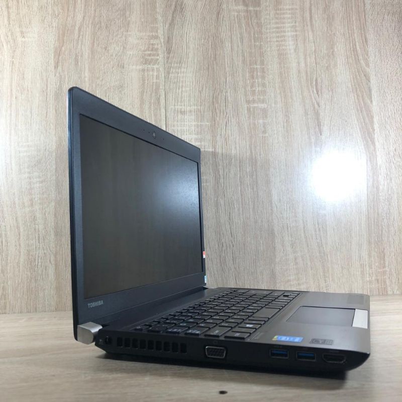 Laptop TOSHIBA Core i5 RAM 8 GB SSD 256 GB Origonal Bergaransi