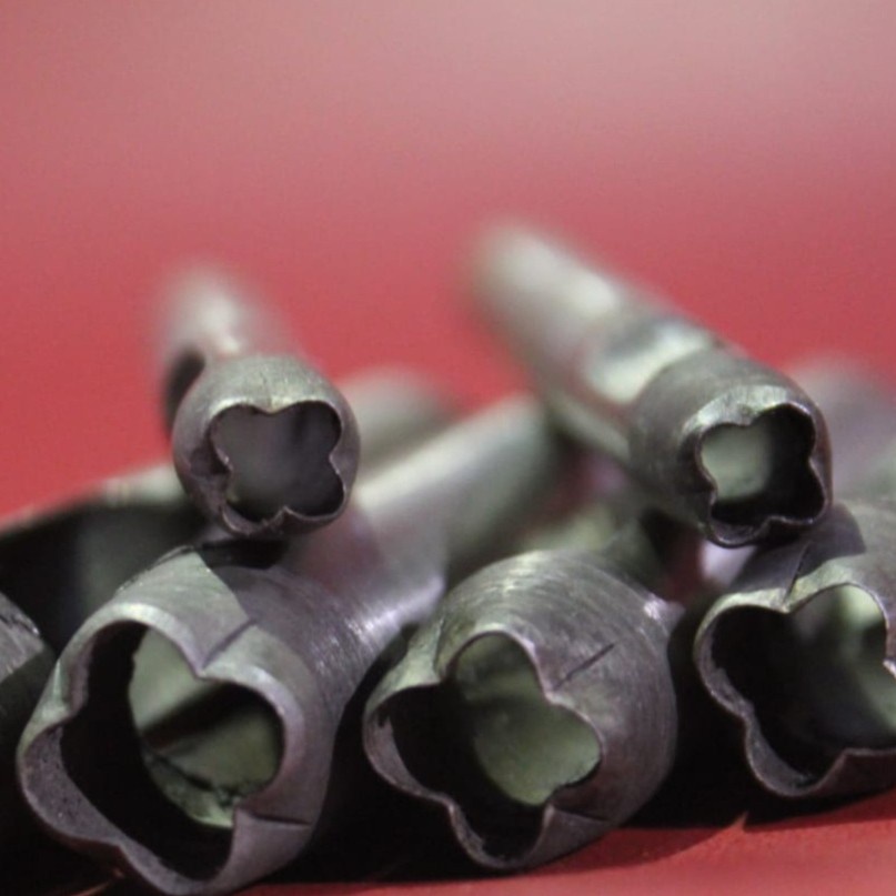 

Plong Kulit Bentuk Bunga 6mm/Pembolong bunga 6mm (kelopak 4 ) / plong
