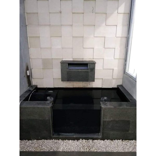 kolam ikan minimalis+batu dinding