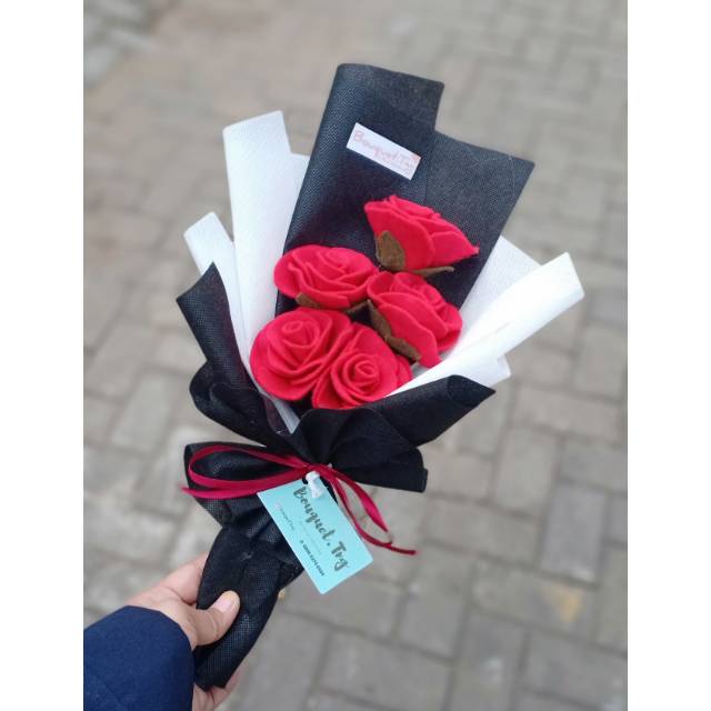Buket bunga wisuda /flower bouquet/bouquet wisuda/kado wisuda