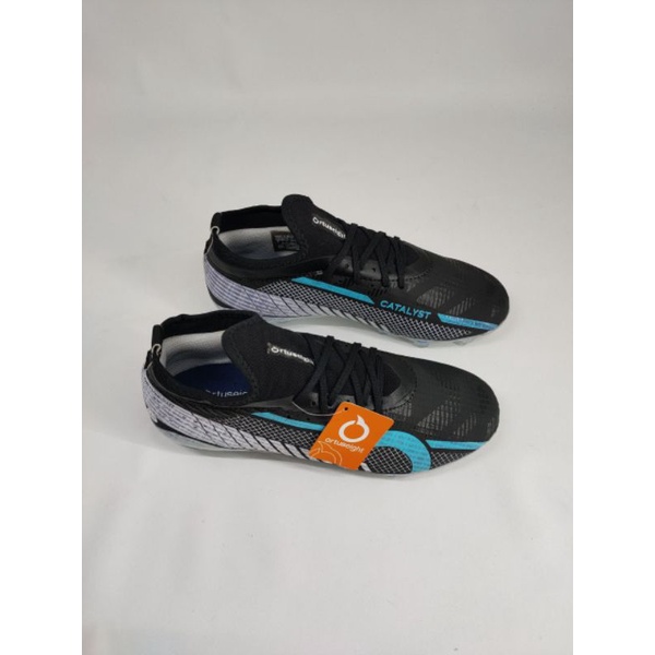 SEPATU BOLA SEMIBOOT ORTUS CATALYS LIBERTE HITAM TOSCA
