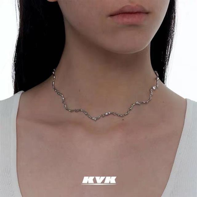 KVK kalung untuk wanita klavikula rantai leher rantai Baru in Trendi niche desain pola gelombang orn