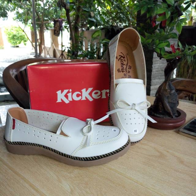 SEPATU KICKERS WANITA Kode SLP Putih