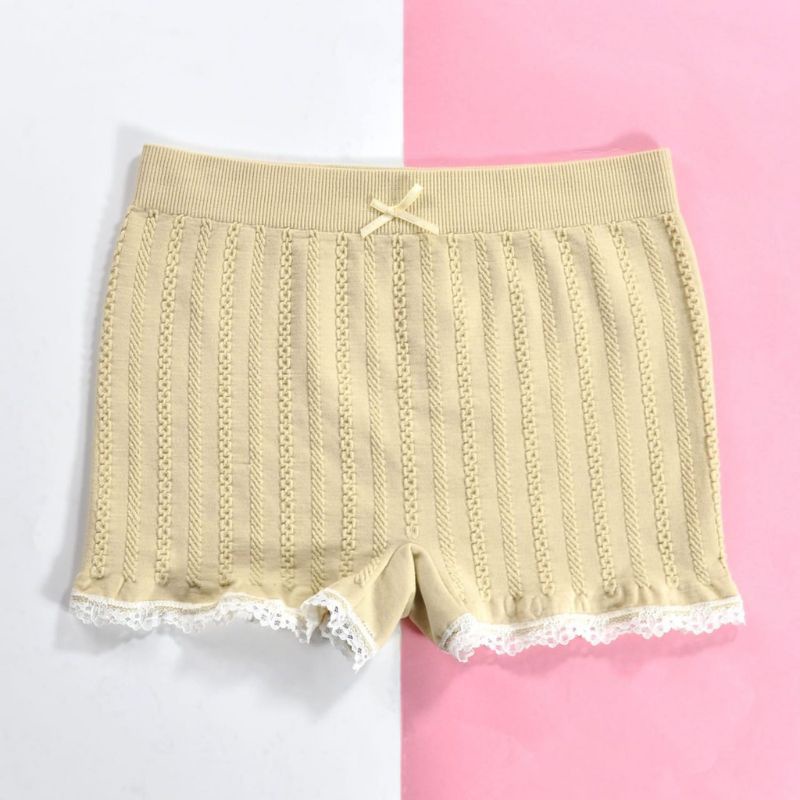 SHORT PANTS WANITA MOTIF GARIS BUNGA CELANA DALAM