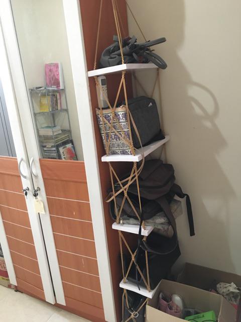 Rak Dinding Gantung Pot Tanaman 5 Susun Putih Tali Pink Minimalis