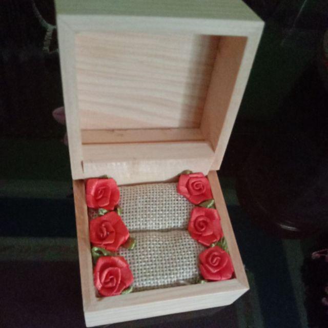Kotak Perhiasan Cincin Kayu Rustic Ukuran 6x6x5cm