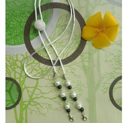 Kalung Strap/ Konektor Masker  Hitam Putih