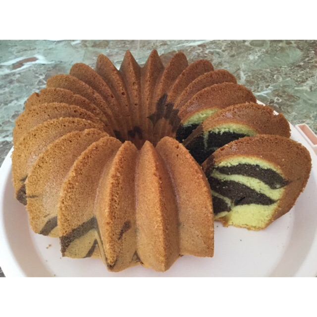 

marble cake Wijsman .cake marmer.homemade.original.fresh from oven