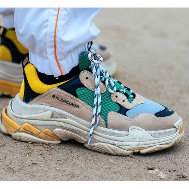 SEPATU BALENCIAGA TRIPLE S WANITA PREMIUM