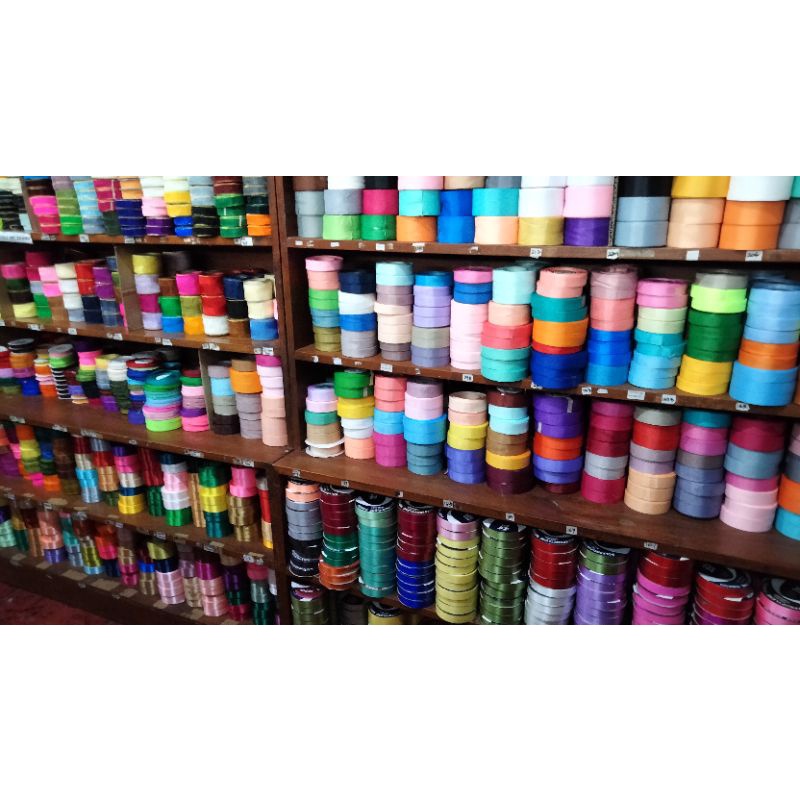 

Pita Satin 2,5cm harga Per Roll