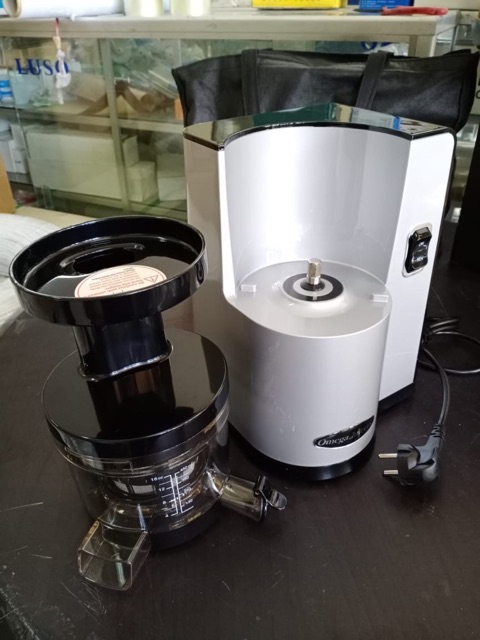 Omega Silver Squere Slow Juicer terbaru tipe VSJ843QS