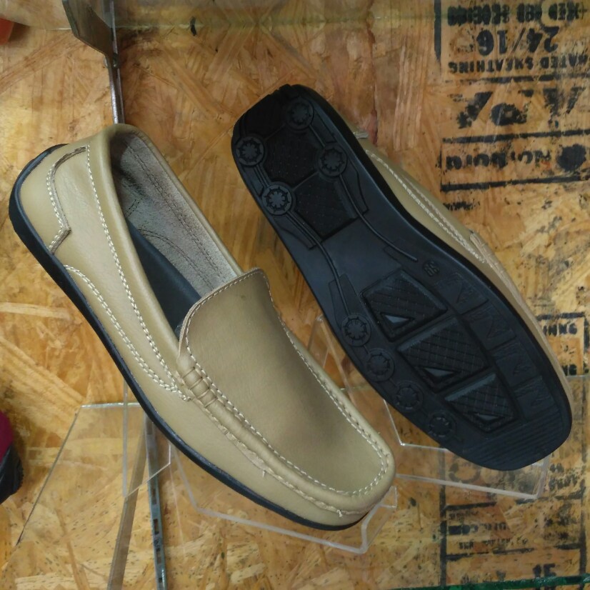 Highland Sepatu Slip on Pria Sepatu Santai Casual Formal Kerja Kantor Kuliah casual slop formal Bayar Ditempat