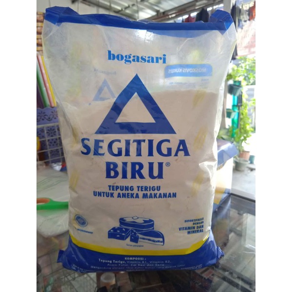 

Tepung Terigu Segitiga Biru 1kg