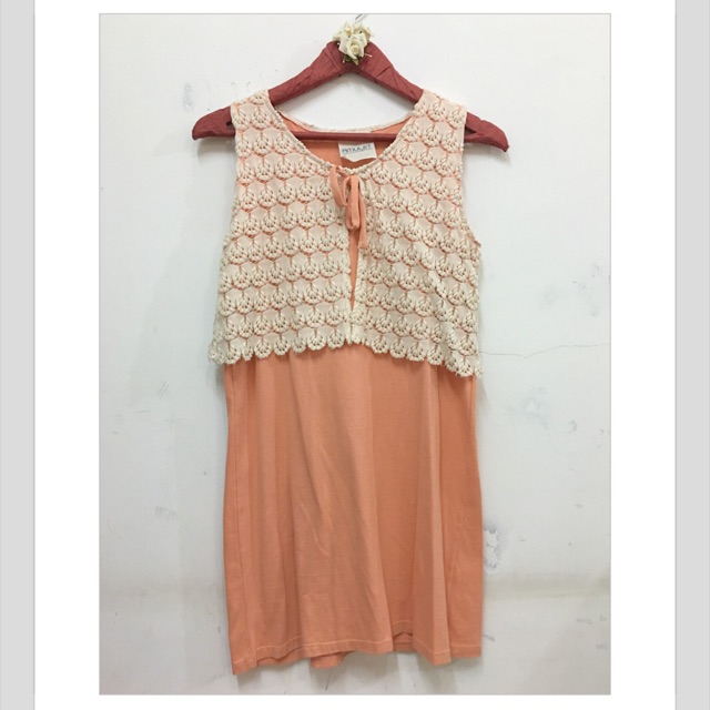 Dress amulet