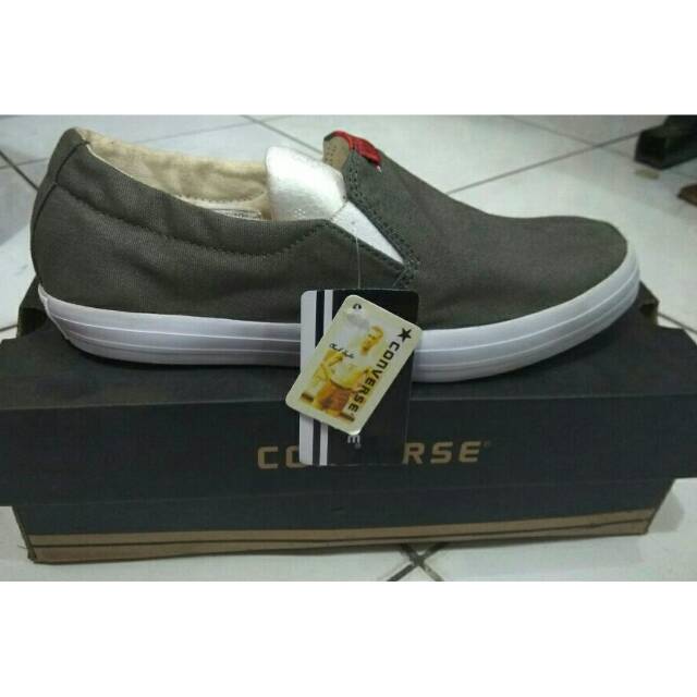 Sepatu Converse slop