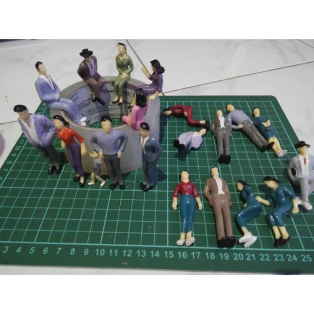 Miniatur orang skala 1 : 25 / maket orang