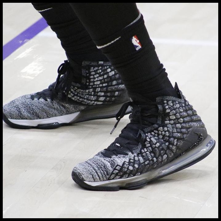 white nike lebron 17