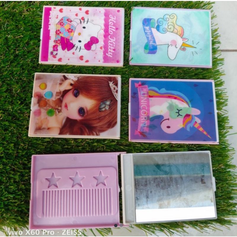 Cermin Rias Lipat Mini Karakter 3D / Cermin Travelling + Sisir 1Set