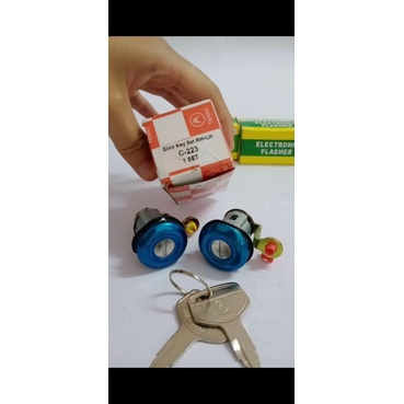 Kunci Pintu / Door Key Mobil Phanter Merek Tenro 1 Set Kiri &amp; Kanan