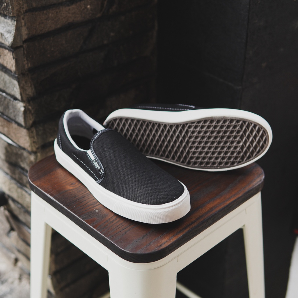 Sepatu VANS Slip On Og Black White