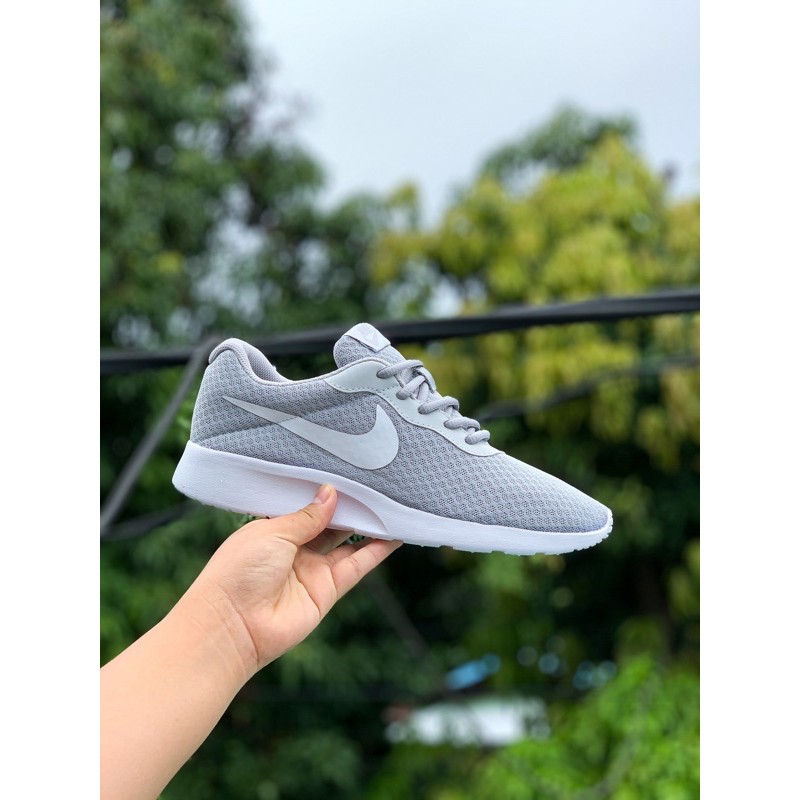 nike tanjun grey trainers