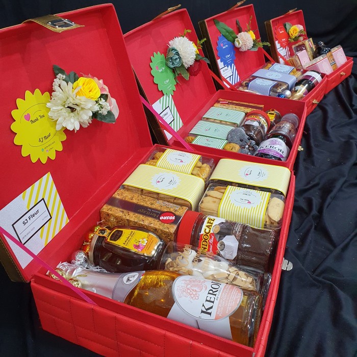 

Paket box hampers parcel kue kering kado ulang tahun 15 - Merah, XS