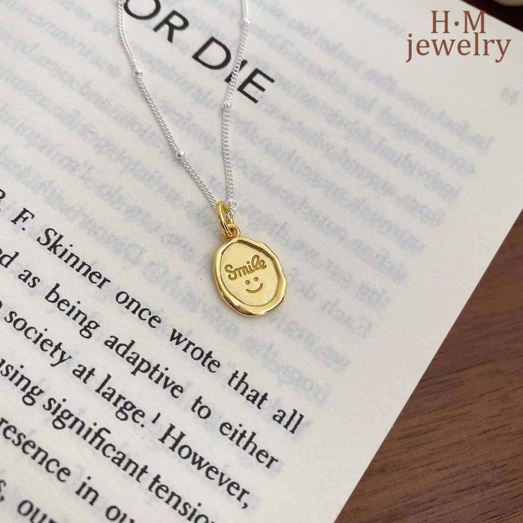 Kalung Rantai Liontin Oval Motif Smiley Face Warna Emassilver Untuk Wanita