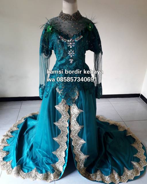 Kebaya brokat + ekor