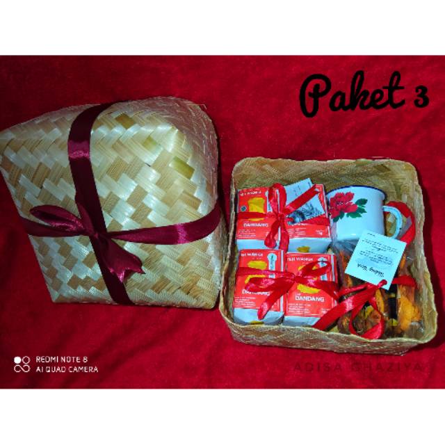 

Hampers besek wedang uwuh paket teh jadul tubruk gelas enamel