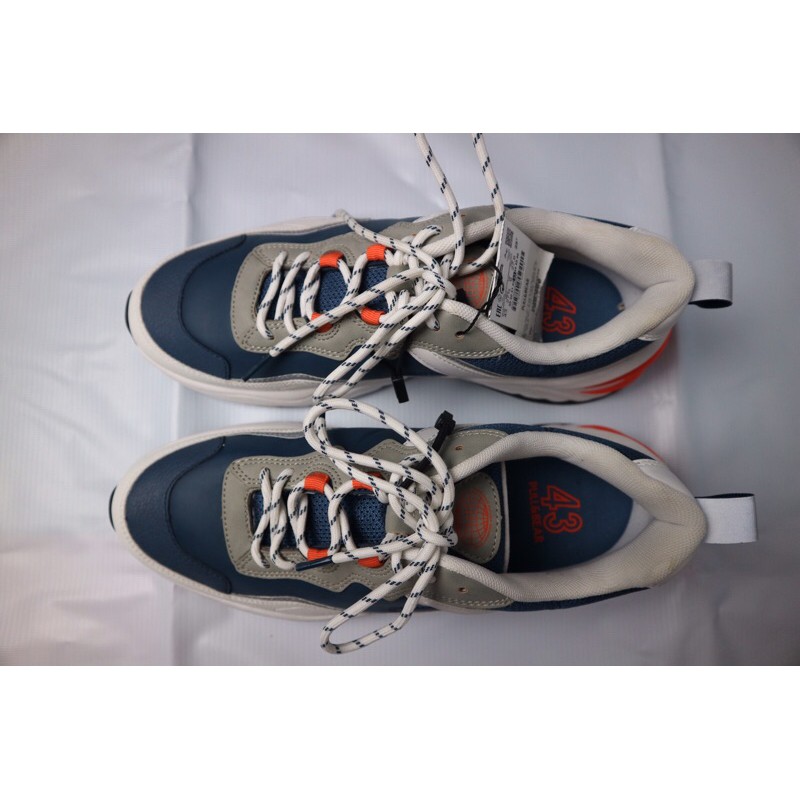 sepatu pull&bear putih