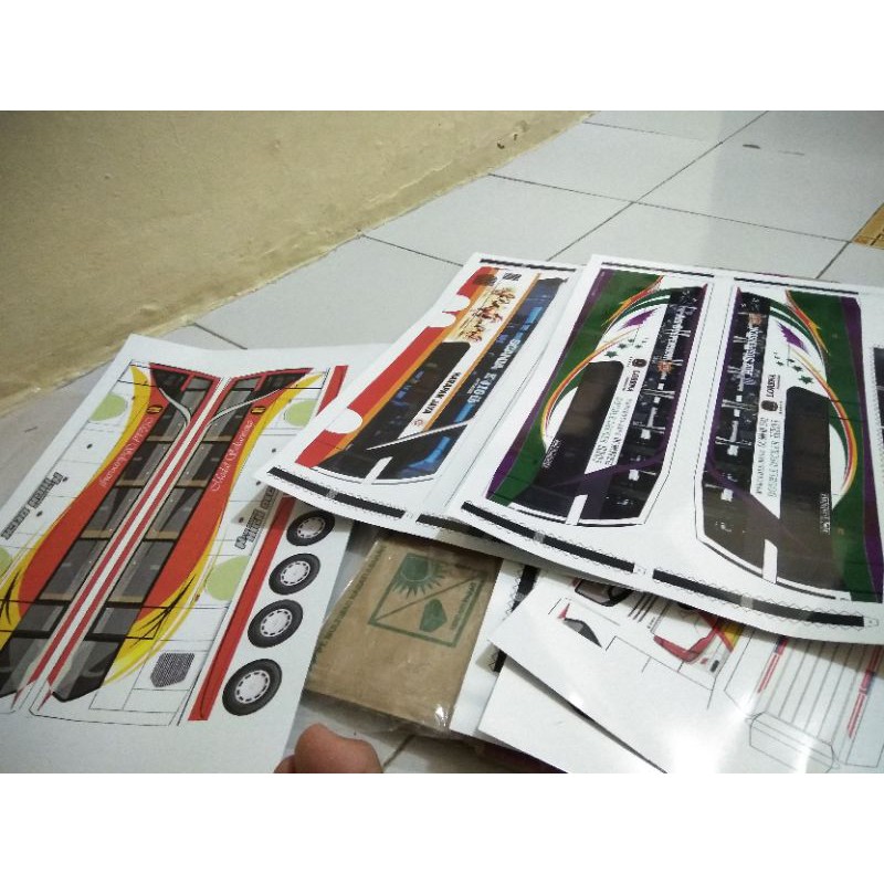 Stiker Vynil Papercraft bus skala 1:30