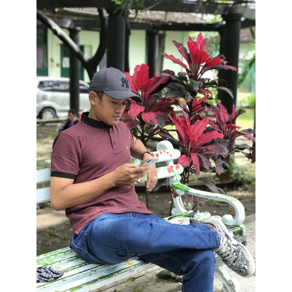 Polo shirt cowok baju distro berkerah shanghai maroon