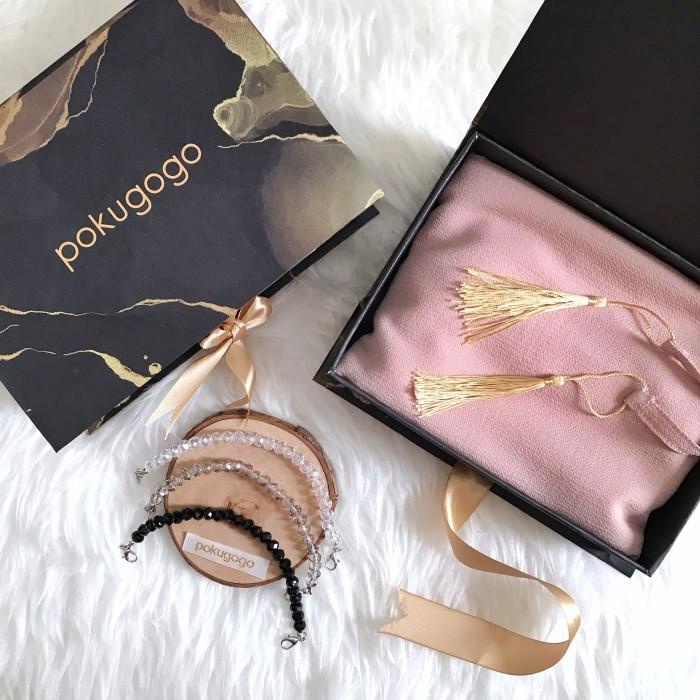 

Hampers | Paket Hampers Hijab Pasmina Instan & Strap Masker Extender Manik