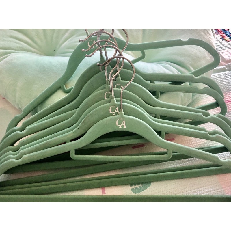 PRELOVED Hanger gantungan baju butik bludru ace hardware