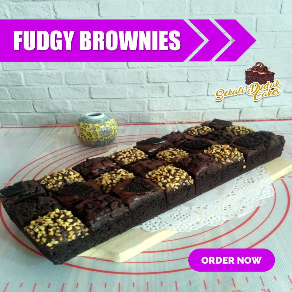 

FUDGY BROWNIES SEKAT 30X10 CM (24 POTONG) KUALITAS PREMIUM BY SEKALI DUDUK CAKES