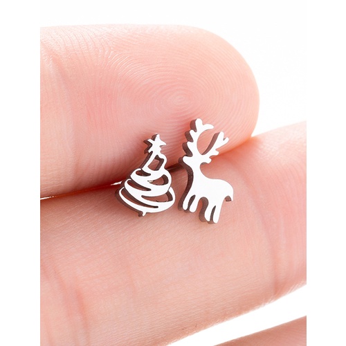 LRC Anting Tusuk Fashion Asymmetric Christmas Tree Fawn Stud Earrings Q37303