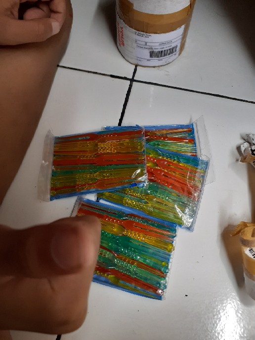 Garpu Plastik Kecil 9cm Warna / Garpu Kue / Garpu Buah Isi 24 Merk Royal
