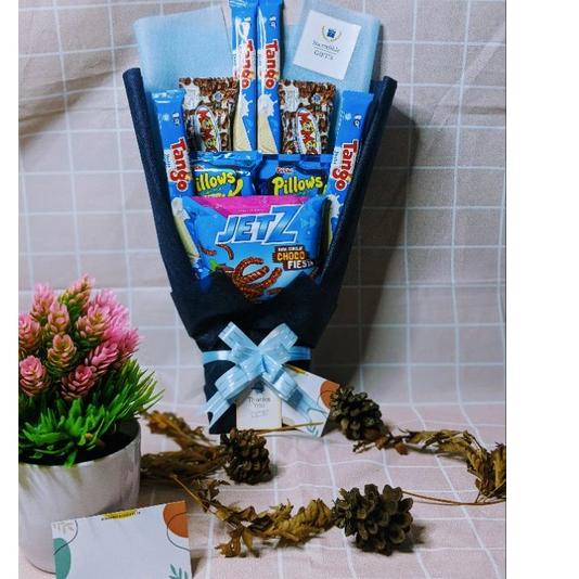 

Ii7I2--[incrediblegifts.id] Snack Bouquet/Bucket Blue Series / Hampers/ gifts/ buket/ kado/ wisuda/ anniversary/ ulang tahun untuk cewek dan cowok