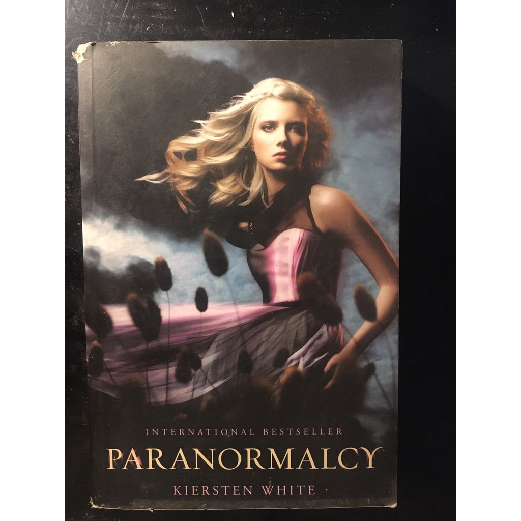 Paranormalcy by Kiersten White / Preloved
