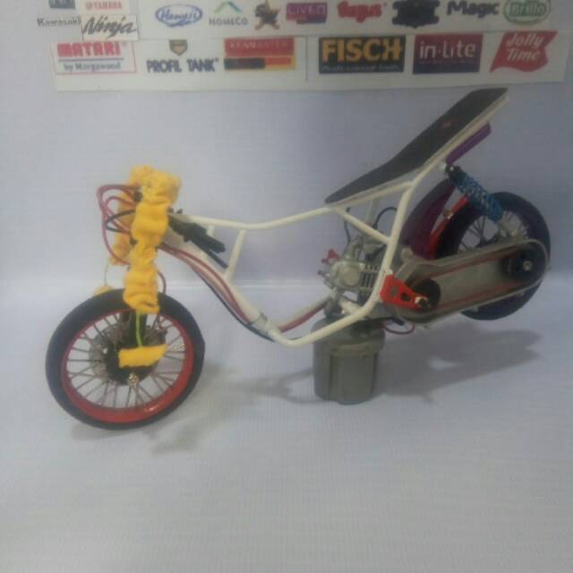 Miniatur motor drag bisa di gas