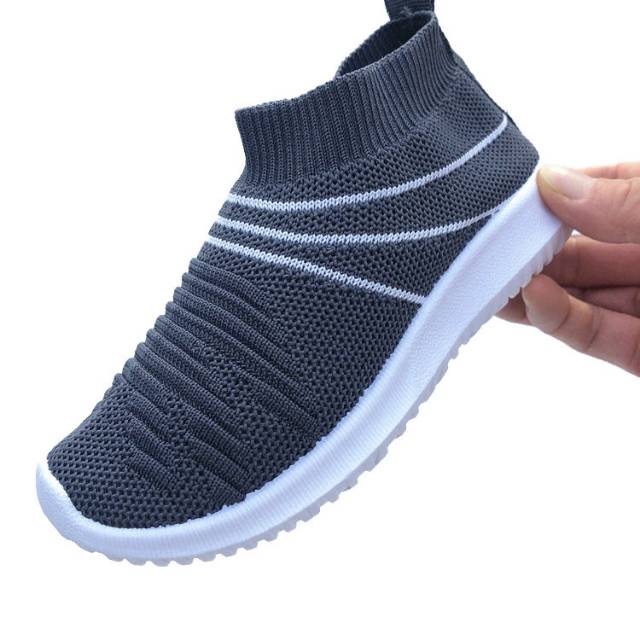 Sepatu Sneakers Anak Import / sepatu sneakers anak / sepatu sneaker anak / sepatu sneaker anak cowok