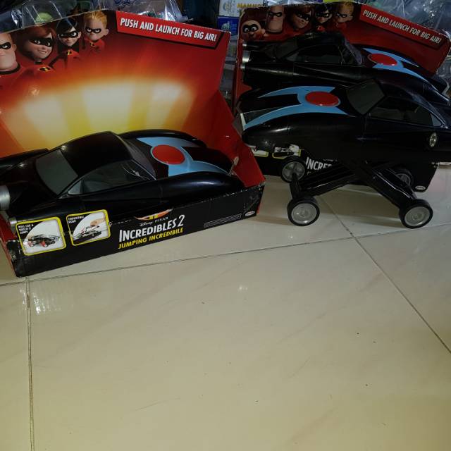 incredibles jumping car