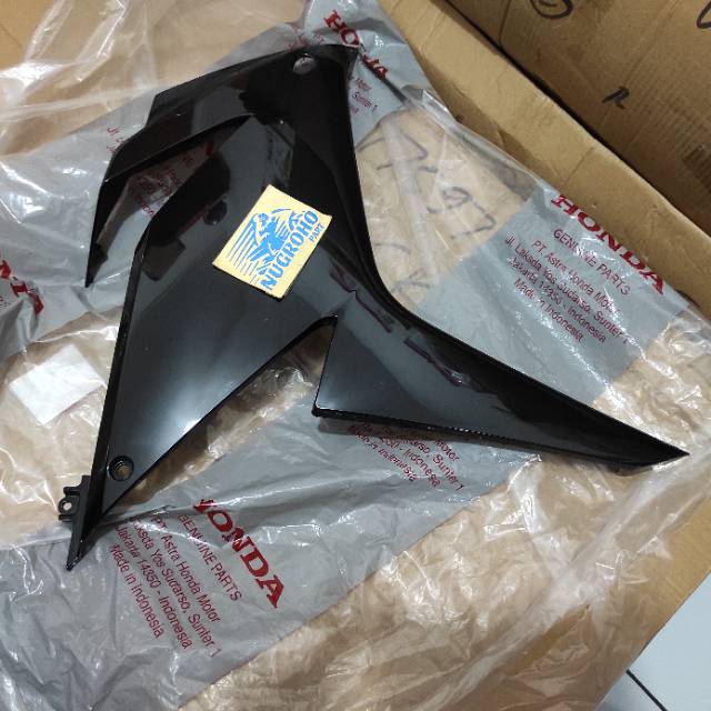 Cover Fairing Kanan New Cbr150r Led K45G K45N Hitam Glossy
