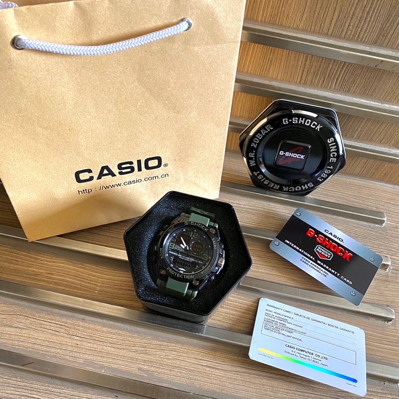 CASIO G-SHOCK WR 20 BAR BLACK AND GREEN RUBBER WATCH 07