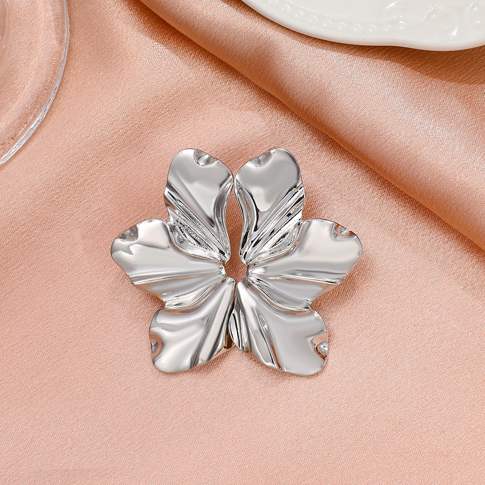 Anting Bentuk Daun Maple Warna Emas Matte Gaya Retro Untuk Wanita