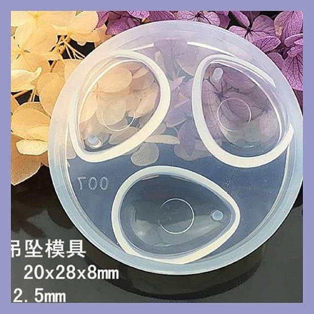 Silicone mold for resin and clay