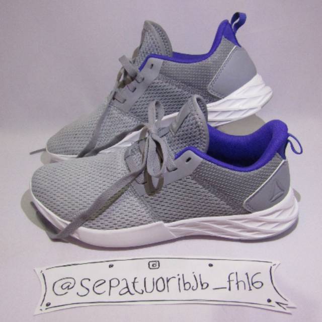 Sepatu Reebok Astroride strike Women