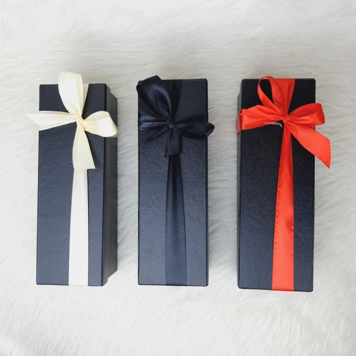 

Wrap Gift Box Tumbler Exclusive