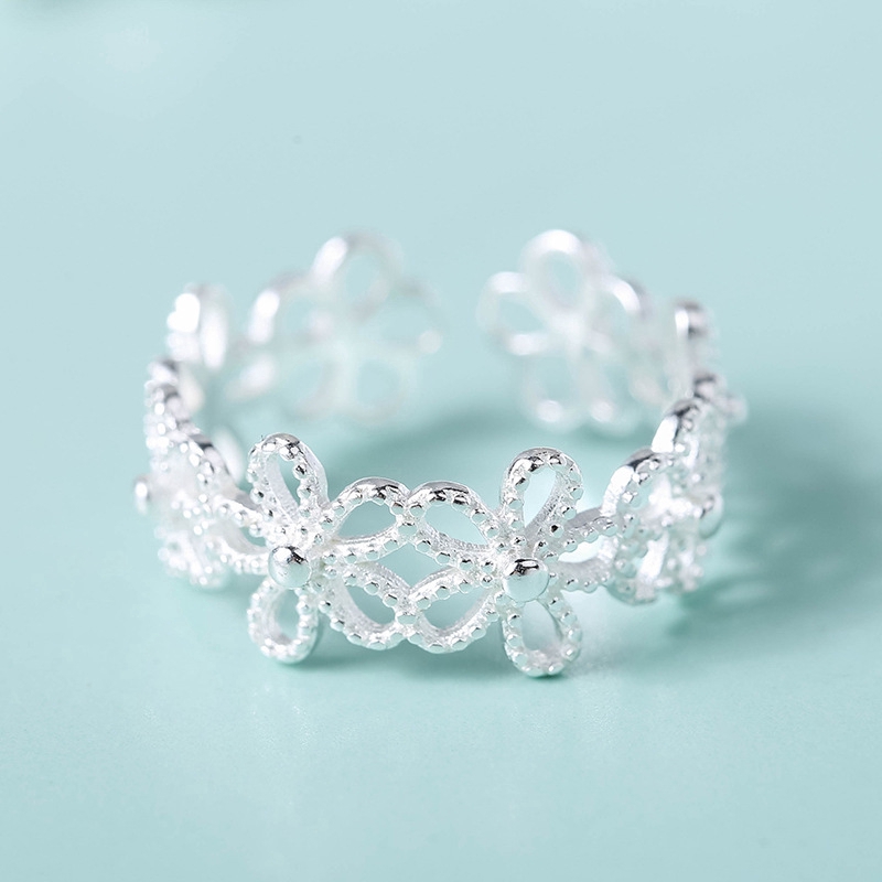 Cincin Model Terbuka Desain Bunga Hollow Gaya Korea Adjustable Untuk Wanita